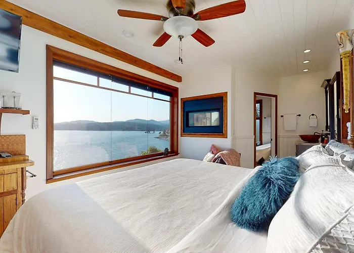 Beach Hideaway Sea To Sky Loft