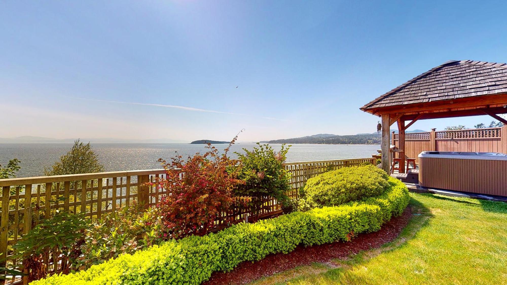 Hideaway Sea To Sky Loft Sechelt