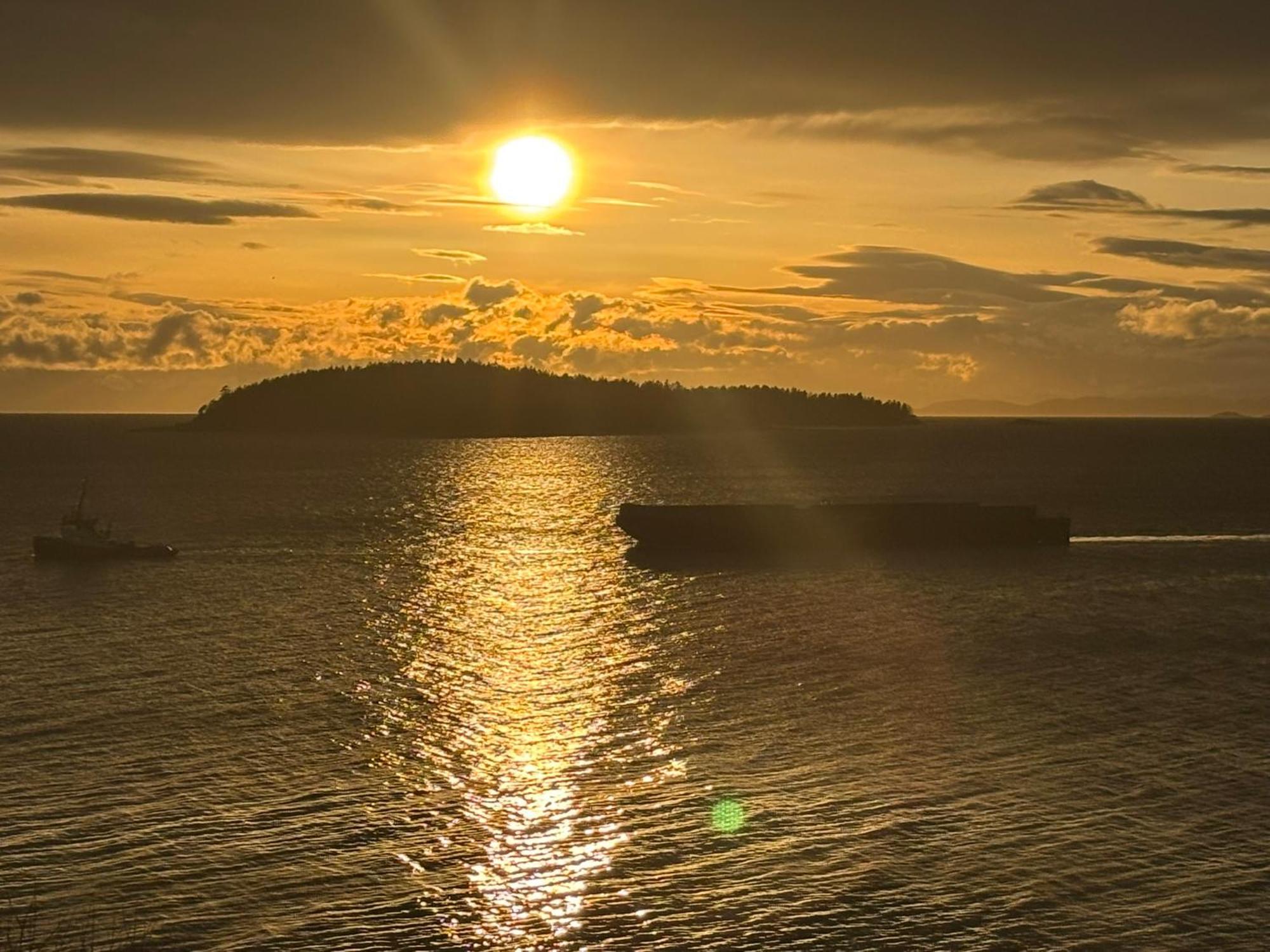 Hideaway Sea To Sky Loft * Sechelt