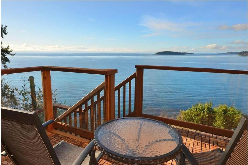Homestay Hideaway Sea To Sky Loft Sechelt